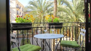 Outdoor dining - Cozy apartment with garden view, in the center of Palermo (Palermo)