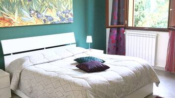 1 bedroom, in-room safe, desk, iron/ironing board