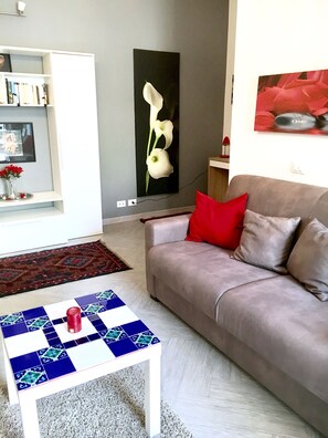 Fernseher, Bücher, Stereoanlage