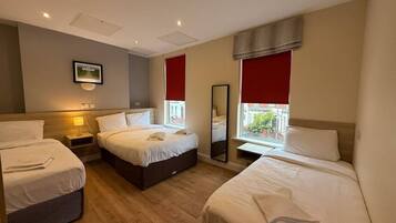 5 bedrooms, iron/ironing board, WiFi, bed sheets