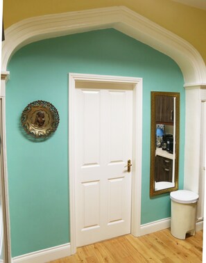 Interior - Perfect! for doing Galway City - sleeps 2 adults, walk everywhere... (Devon Place The Crescent Galway City)