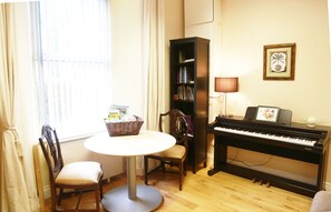 Interior - Perfect! for doing Galway City - sleeps 2 adults, walk everywhere... (Devon Place The Crescent Galway City)