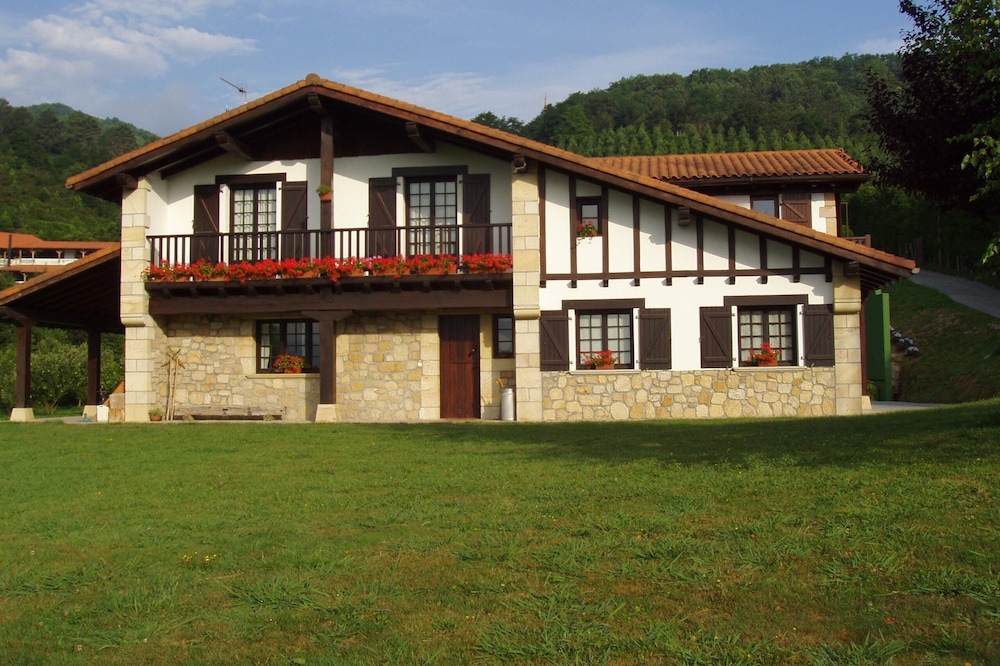 ARTIZARRA, apartment in house cottage for 6 people