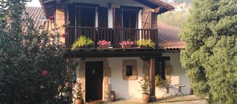 ARTIZARRA, apartment in house cottage for 6 people