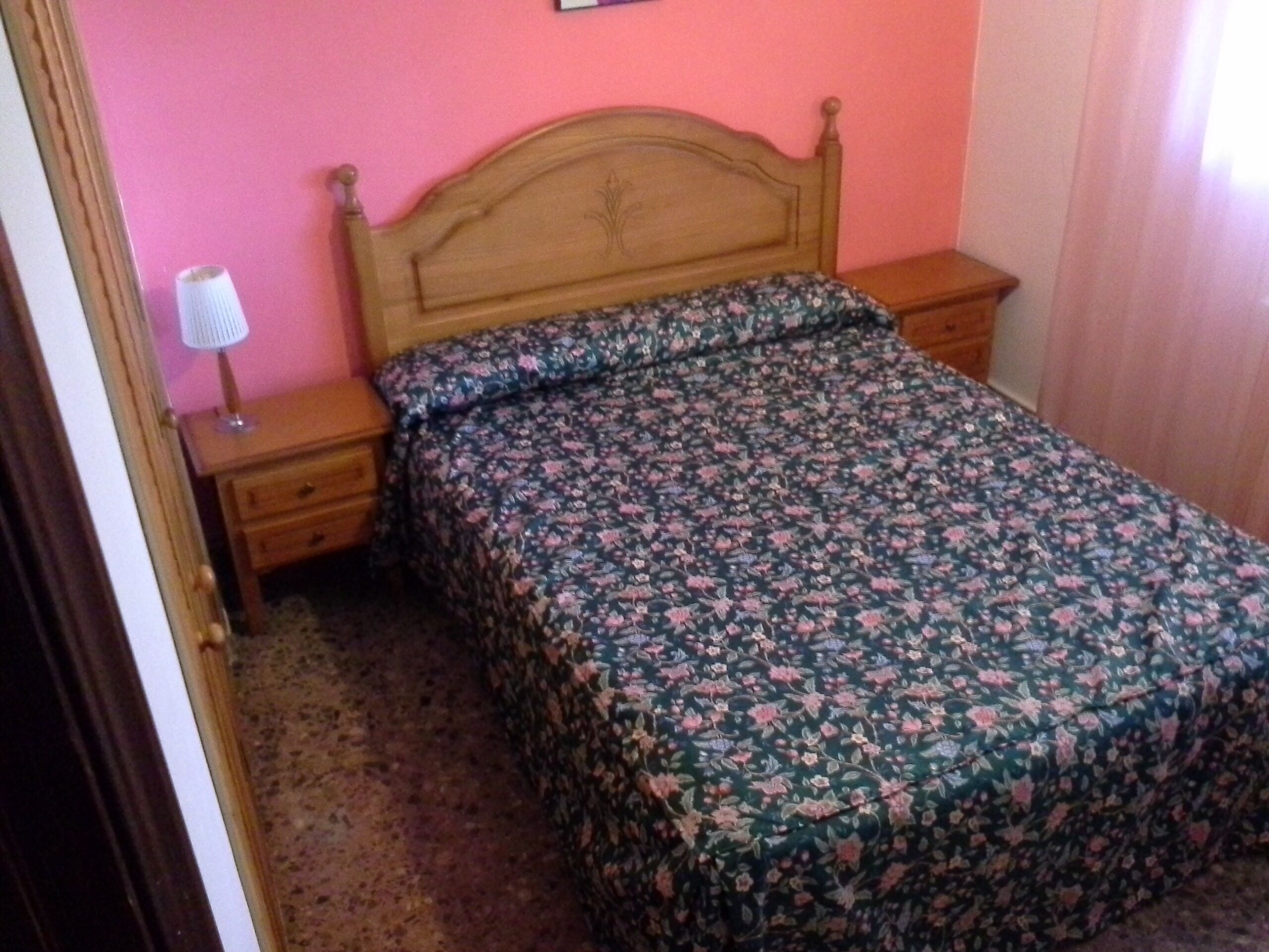 CHALET CON PISCINA, JARDIN Y BARBACOA PRIVADO.