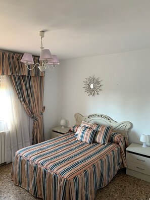 5 camere, ferro/asse da stiro, Wi-Fi gratuito, lenzuola