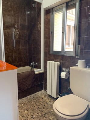 Vasca, asciugacapelli, bidet, asciugamani