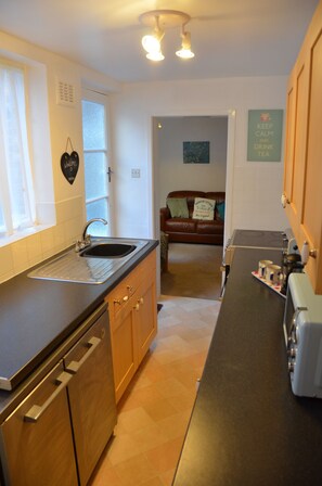 Cottage | Private kitchen | Cookware/dishes/utensils - Harbour View Cottage (Scarborough)