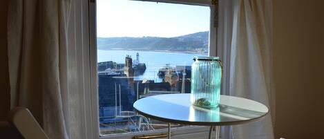 コテージ | リビング エリア | テレビ