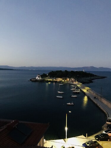  Luxurious Family-Friendly Villa, with modern equipment, peaceful location.