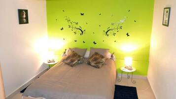 1 chambre, fer et planche à repasser, Wi-Fi, draps fournis