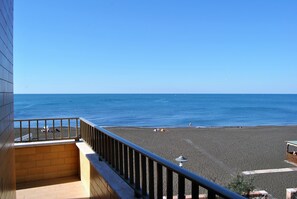 Property grounds - APARTMENT FRONT SEA by Silvia and Massimo (Ladispoli)