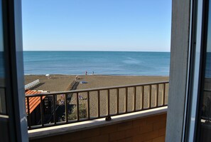 Interior - APARTMENT FRONT SEA by Silvia and Massimo (Ladispoli)