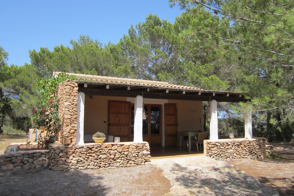 House with pool in Cap de Barbaria, to enjoy the tranquility of the island!