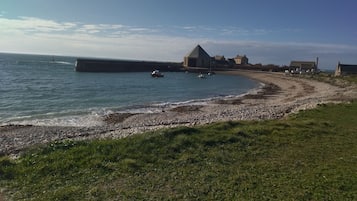 Una spiaggia nelle vicinanze