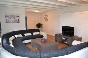 TV, books - with us you come for a rest and a nice get together (Deurne)