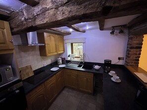 KĂŒhlschrank, Mikrowelle, Ofen, Herdplatte