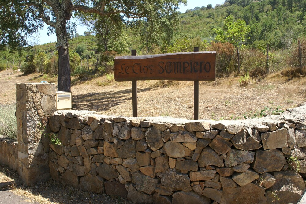 Very quiet Mini Villas located on the heights of Solenzara
