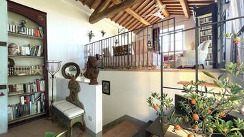 5 bedrooms, desk, iron/ironing board, free WiFi