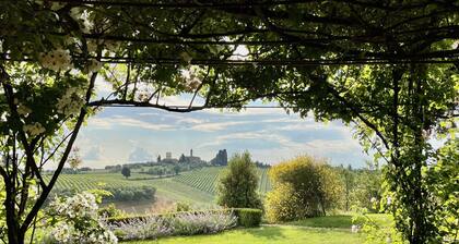 Maison de famille panoramique Chianti, 5 chambres, piscine, clim, WiFi, borne VE