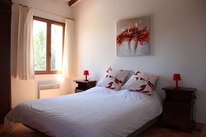 4 chambres, fer et planche à repasser, Wi-Fi gratuit, draps fournis