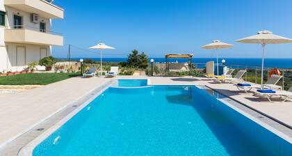 Villa Diamantis! Erstaunliche Seeansichten, privater Pool 40m2, 1km zum Strand u. Zu den Geschäften
