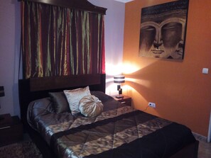 5 bedrooms, iron/ironing board, WiFi, bed sheets