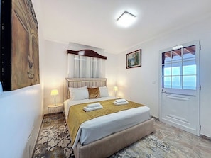 5 slaapkamers, een strijkplank/strijkijzer, wifi, beddengoed