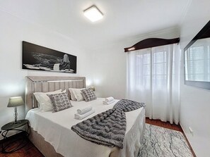 5 chambres, fer et planche à repasser, Wi-Fi, draps fournis