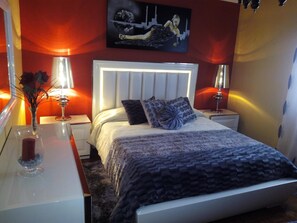 5 bedrooms, iron/ironing board, WiFi, bed sheets