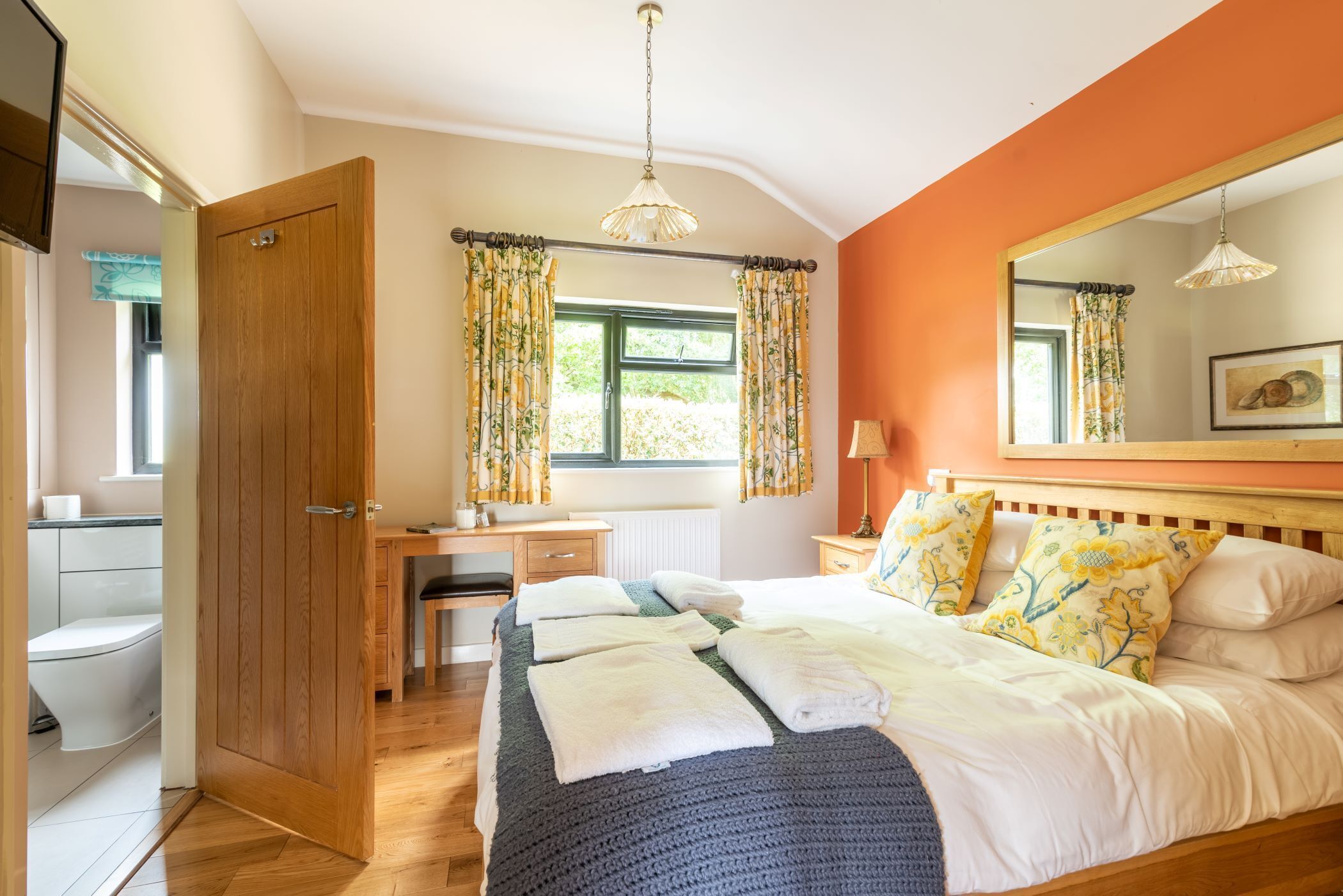 2 chambres, fer et planche à repasser, Wi-Fi gratuit, draps fournis