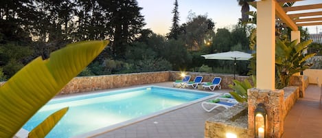 Piscine extérieure, piscine chauffée