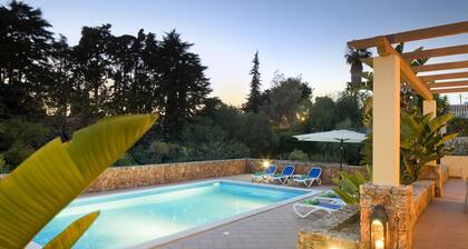 PEACEFUL COZY COMFORTABLE SUNNY VILLA