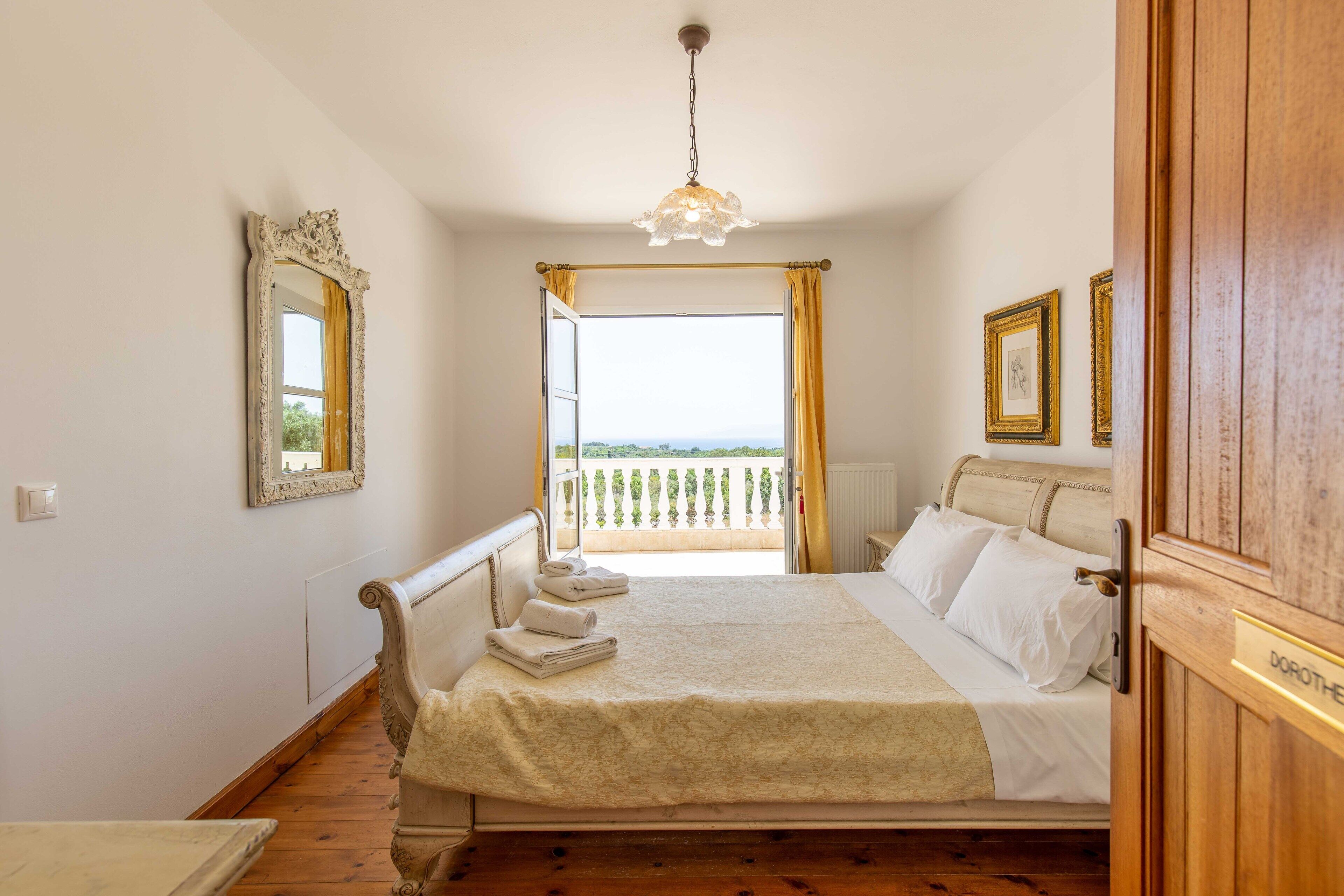 5 Schlafzimmer, Schreibtisch, Bügeleisen/Bügelbrett, kostenloses WLAN