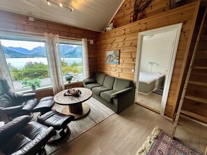 Interior - Holyday home (2016-built) with view plot beyond Fjord and Mountains. (Hjørungavåg)