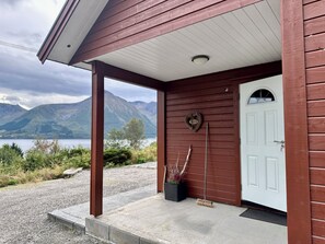 Exterior detail - Holyday home (2016-built) with view plot beyond Fjord and Mountains. (Hjørungavåg)