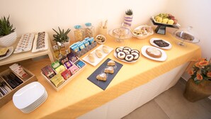 A buffet table with various food items and condiments. - B&B room with swimming pool (Gasponi)