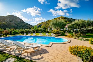 Pool - B&B room with swimming pool (Gasponi)