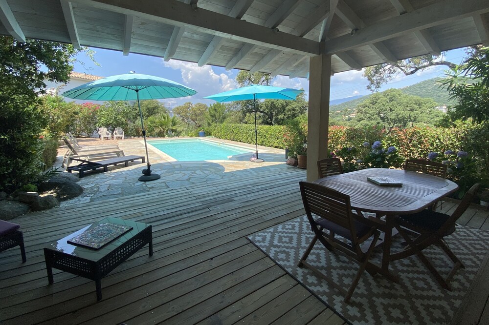 Villa near the beach of the cabanon blue