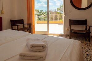 6 chambres, coffres-forts dans les chambres, fer et planche à repasser