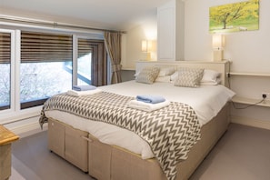 4 bedrooms, WiFi, bed sheets, wheelchair access