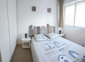 2 chambres, fer et planche à repasser, lit parapluie, Wi-Fi gratuit