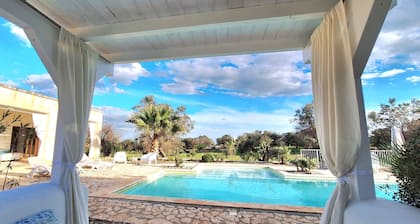 Modern Villa, Pool, Air Cond., Veranda, BBQ, outdoor Kitchen, outrdoor Shower
