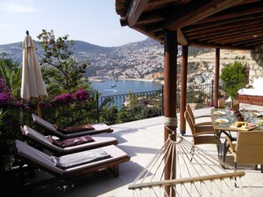 屋外ダイニングエリア