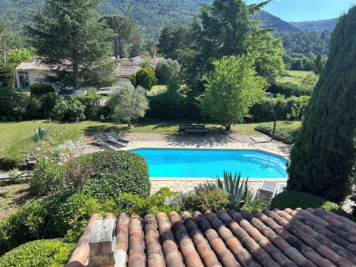Grande Maison Provençale avec piscine près de cirquit Paul Recard à Signes
