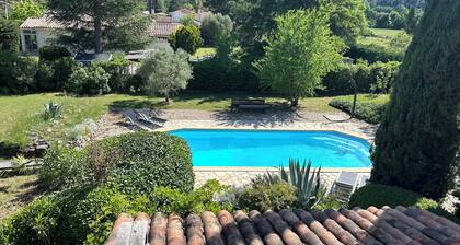 Grande Maison Provençale avec piscine prÚs de cirquit Paul Recard à Signes