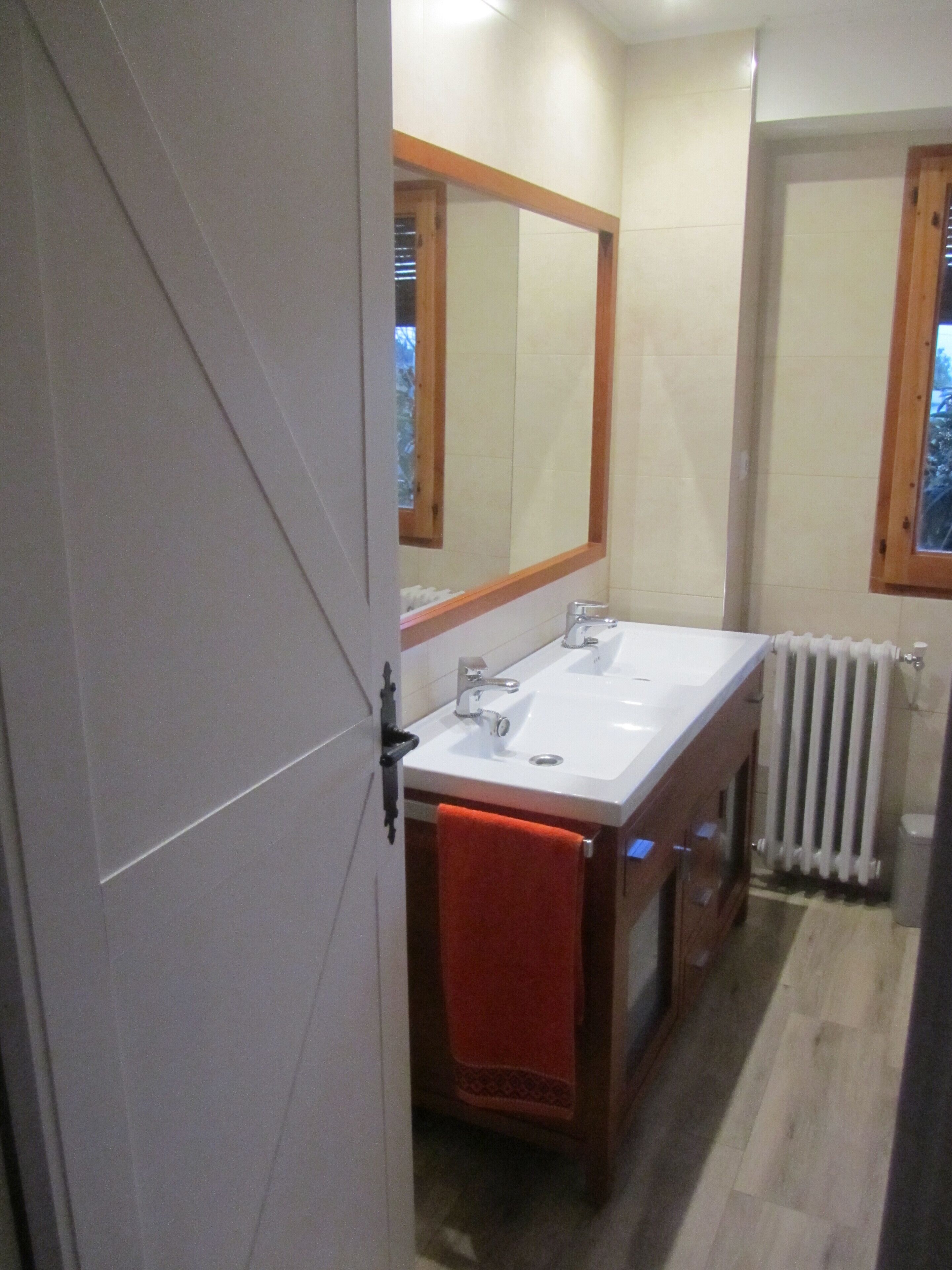 Barbecue, Wood Oven, Pool, MiNi Golf, Ping Pong, Table football, Basketball. 