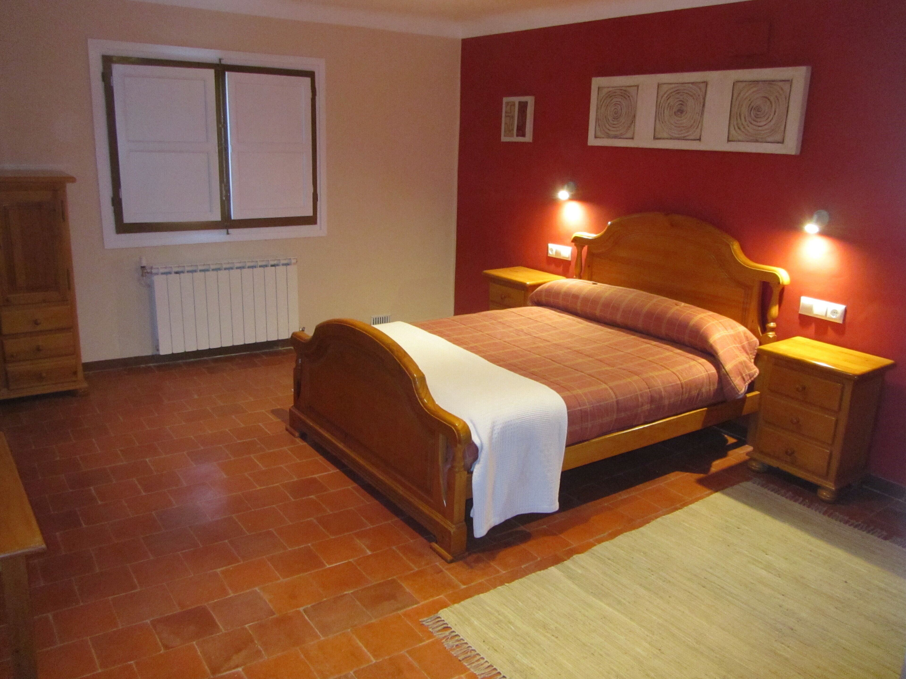 Barbecue, Wood Oven, Pool, MiNi Golf, Ping Pong, Table football, Basketball. 