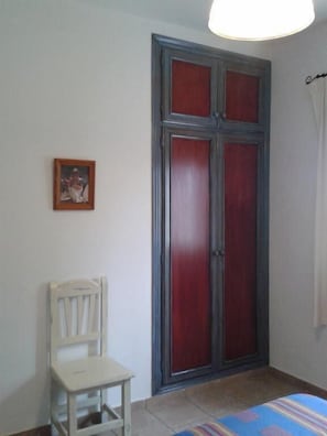 2 bedrooms, in-room safe, iron/ironing board, free WiFi