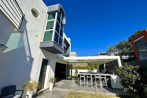 Seating and views of outdoor entertaining area